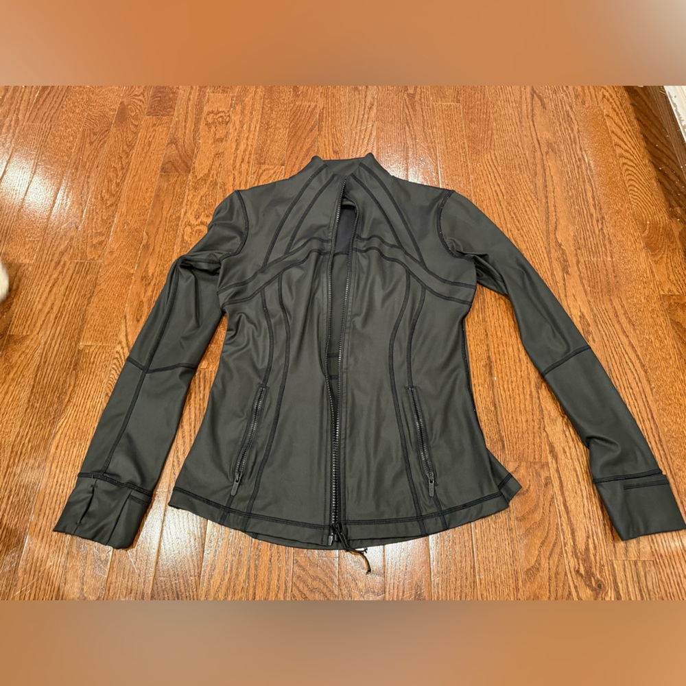 LULULEMON black matte zip up
Size 8